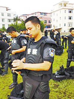 8號(hào)警察號(hào)稱“制服控”