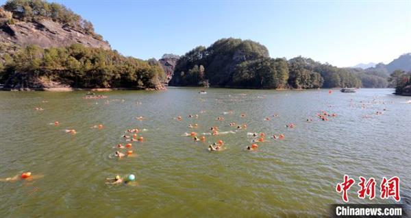 千名兩岸泳者暢游福建連城