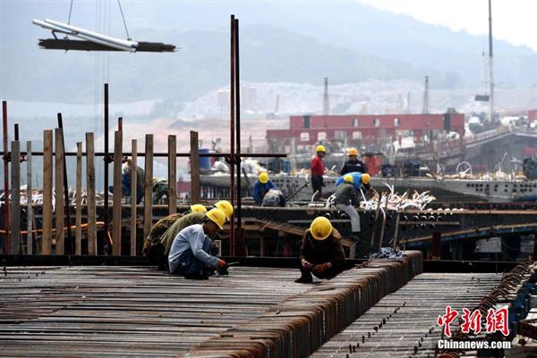 中國首座公路鐵路兩用跨海大橋加快施工進度