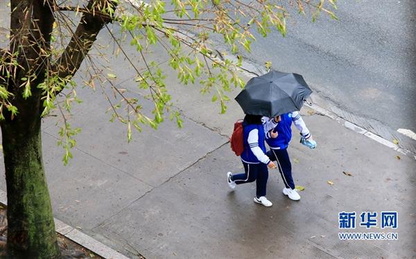 福州：雨中出行