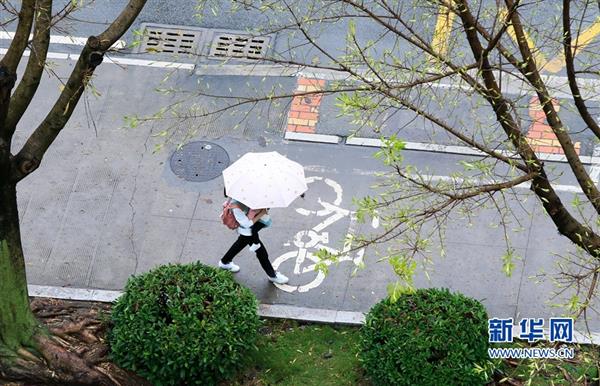 福州：雨中出行