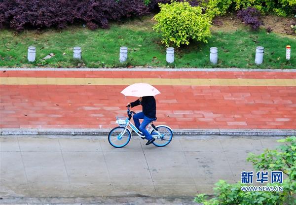 福州：雨中出行