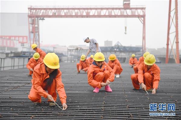 新建福廈鐵路架梁忙