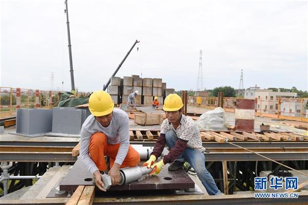 新建福廈鐵路架梁忙