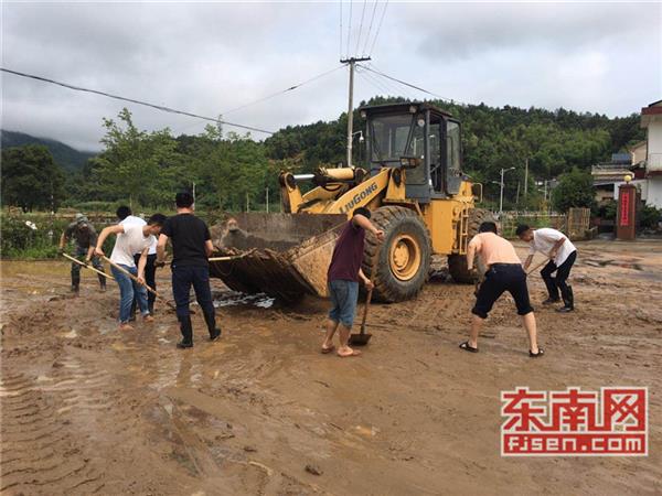 來自新僑鄉(xiāng)明溪縣沙溪干群奮力抗災(zāi)救災(zāi)一線的感動(dòng)