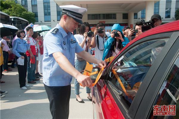 福建：愛(ài)心直通車助力高考考生