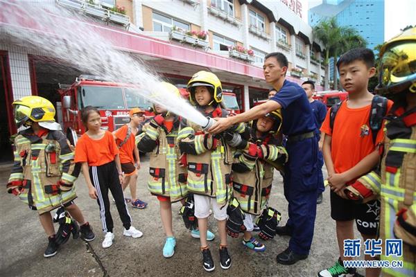 廈門：學(xué)消防知識(shí)　過(guò)平安暑期