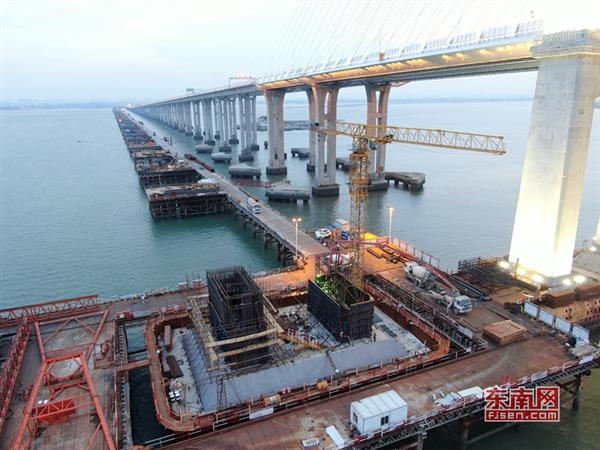 新建福廈鐵路泉州灣跨海大橋主墩首節(jié)塔柱順利澆筑