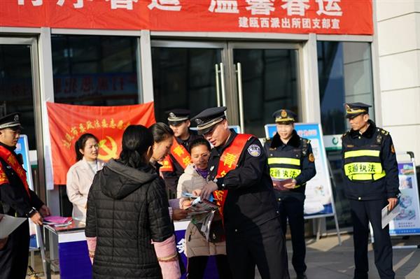 春運拉開大幕　鐵路民警護航旅客出行安全