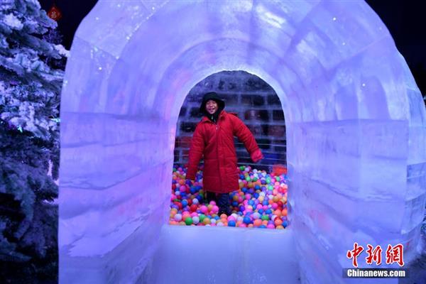 福建尤溪游客“冰雪江湖”體驗北國風光