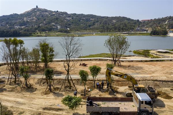 石獅：塔山水庫環(huán)湖棧道兩側(cè)推進景觀提升