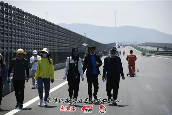 平潭海峽公鐵兩用大橋公路橋瀝青鋪裝全線完成