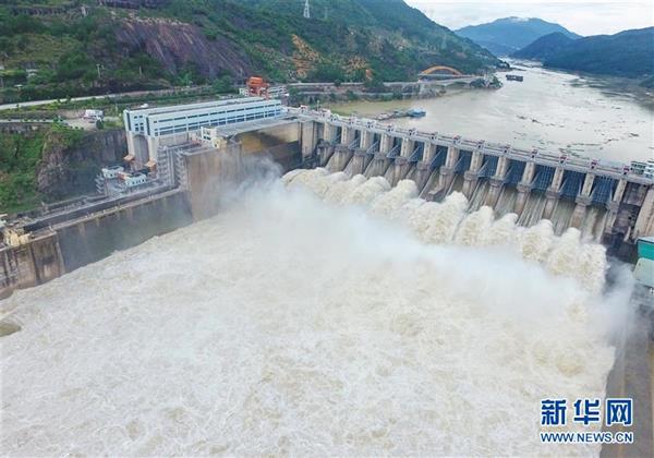 福建水口水電站開(kāi)閘泄洪