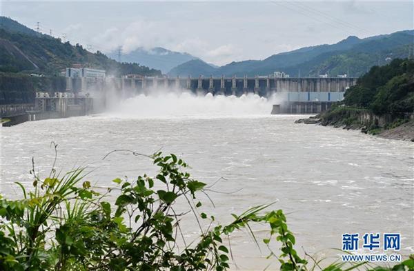 福建水口水電站開(kāi)閘泄洪