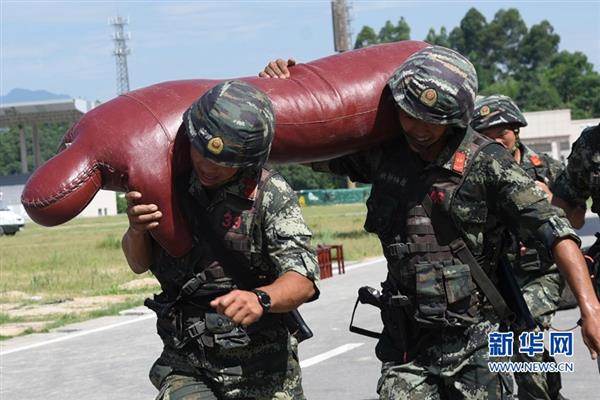 武警特戰(zhàn)官兵高溫“淬火”