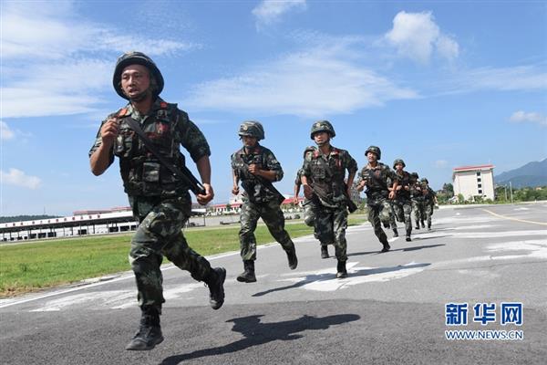 武警特戰(zhàn)官兵高溫“淬火”