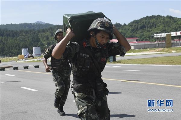 武警特戰(zhàn)官兵高溫“淬火”