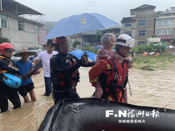 福州消防緊急馳援武夷山 疏散轉(zhuǎn)移被困群眾243人