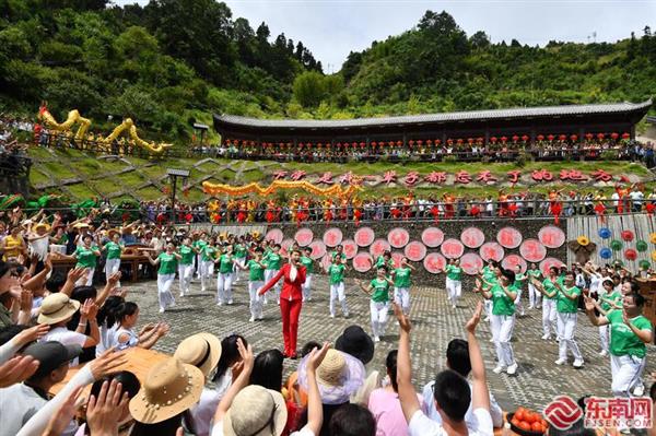 中央廣播電視總臺“心連心”慰問演出走進下黨