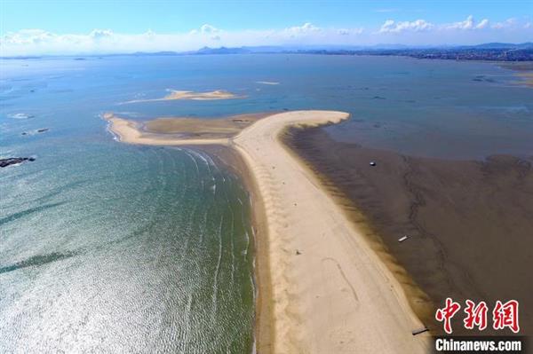 航拍福建海邊美麗的漁村