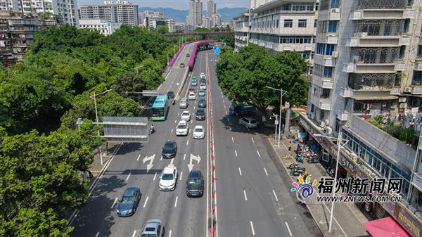 福州喜迎國(guó)慶氛圍濃：紅旗漫卷 鮮花簇?fù)? border=