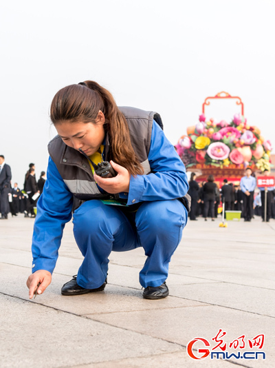 【中國夢?踐行者】這樣一群早出晚歸的“馬路天使”,，扮靚天安門廣場迎國慶丨動圖