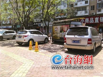 設(shè)障礙貼告示堂皇占車(chē)位 要進(jìn)店消費(fèi)才可停車(chē),？