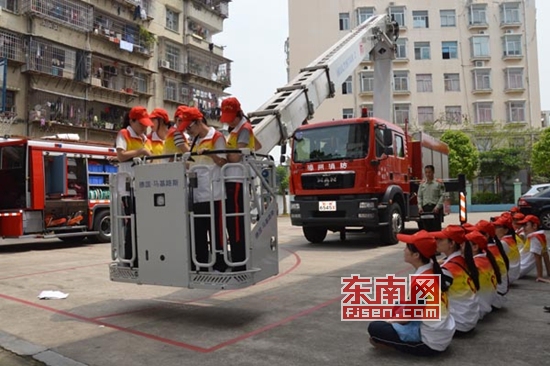 漳州衛(wèi)校大學(xué)生消防志愿者與薌城消防零距離接觸